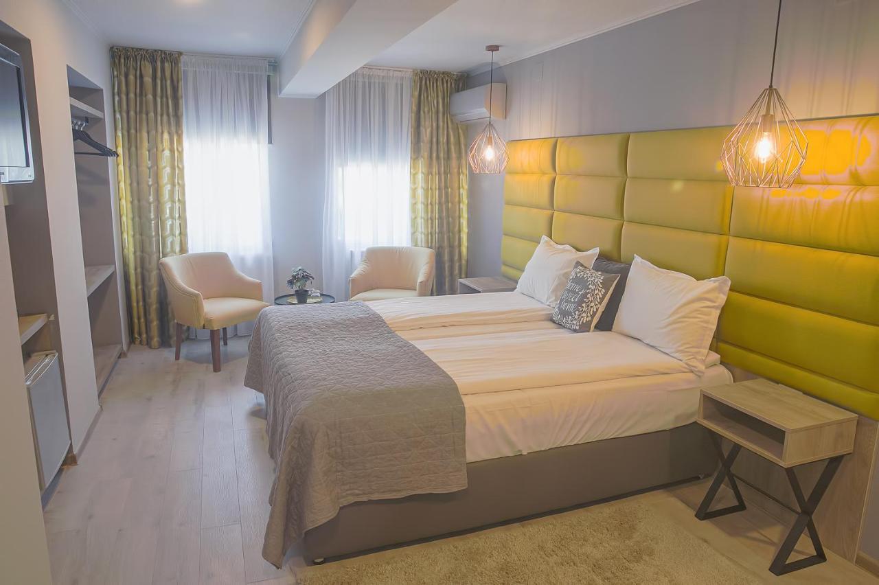 Corvin House Hotel Hunedoara Exterior photo