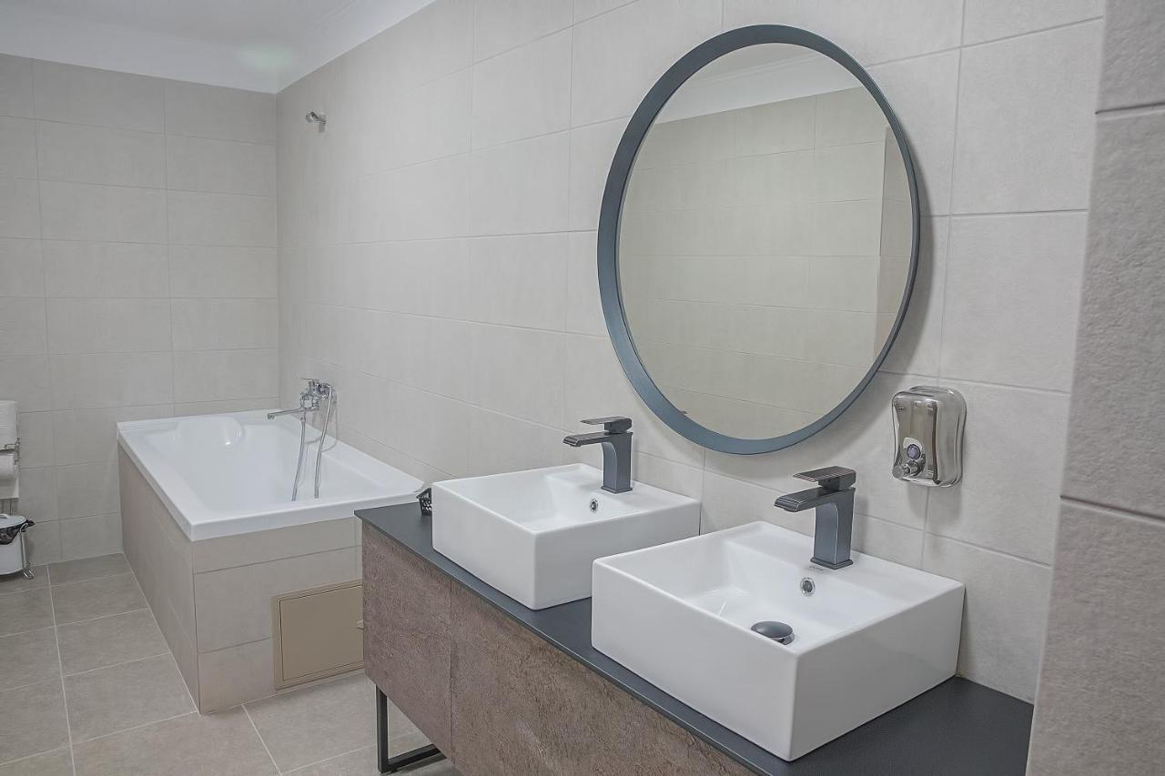 Corvin House Hotel Hunedoara Exterior photo
