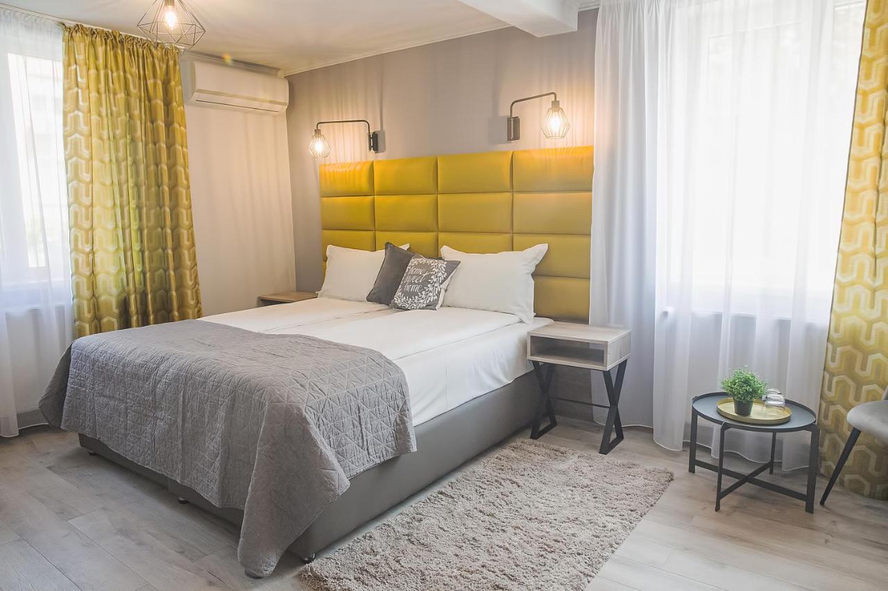 Corvin House Hotel Hunedoara Exterior photo